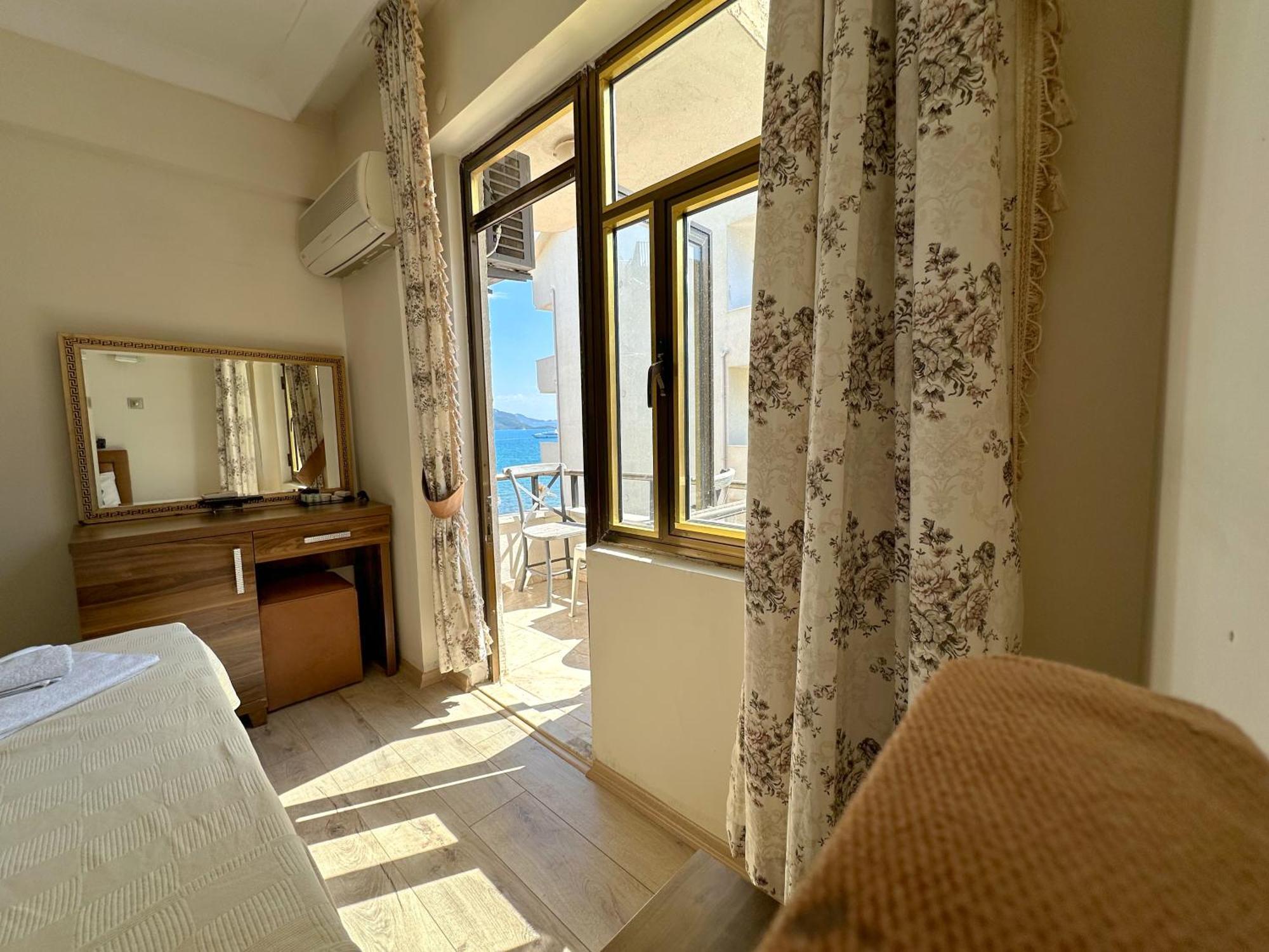 Reis Beach Hotel Мармарис Екстериор снимка