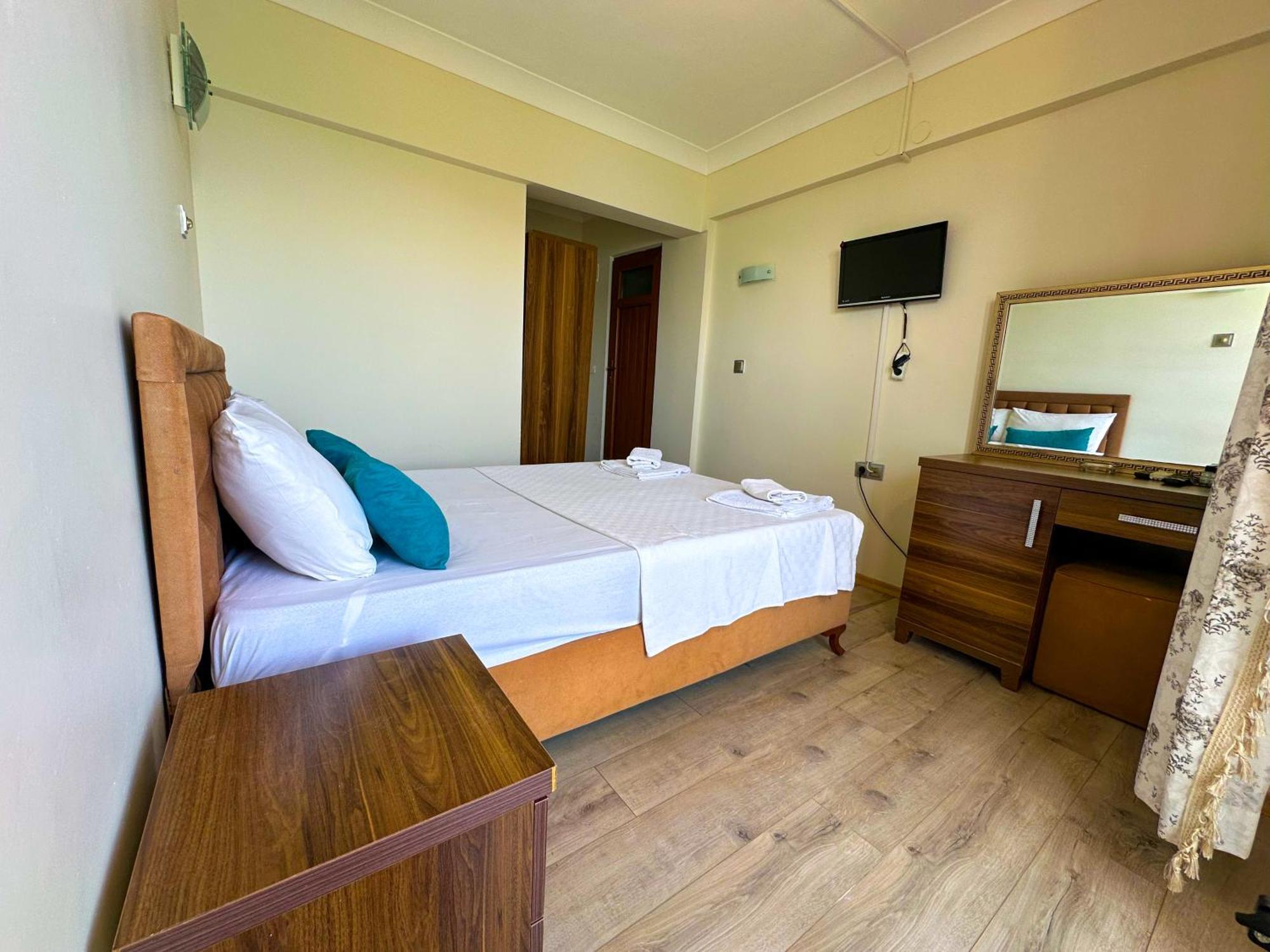 Reis Beach Hotel Мармарис Екстериор снимка
