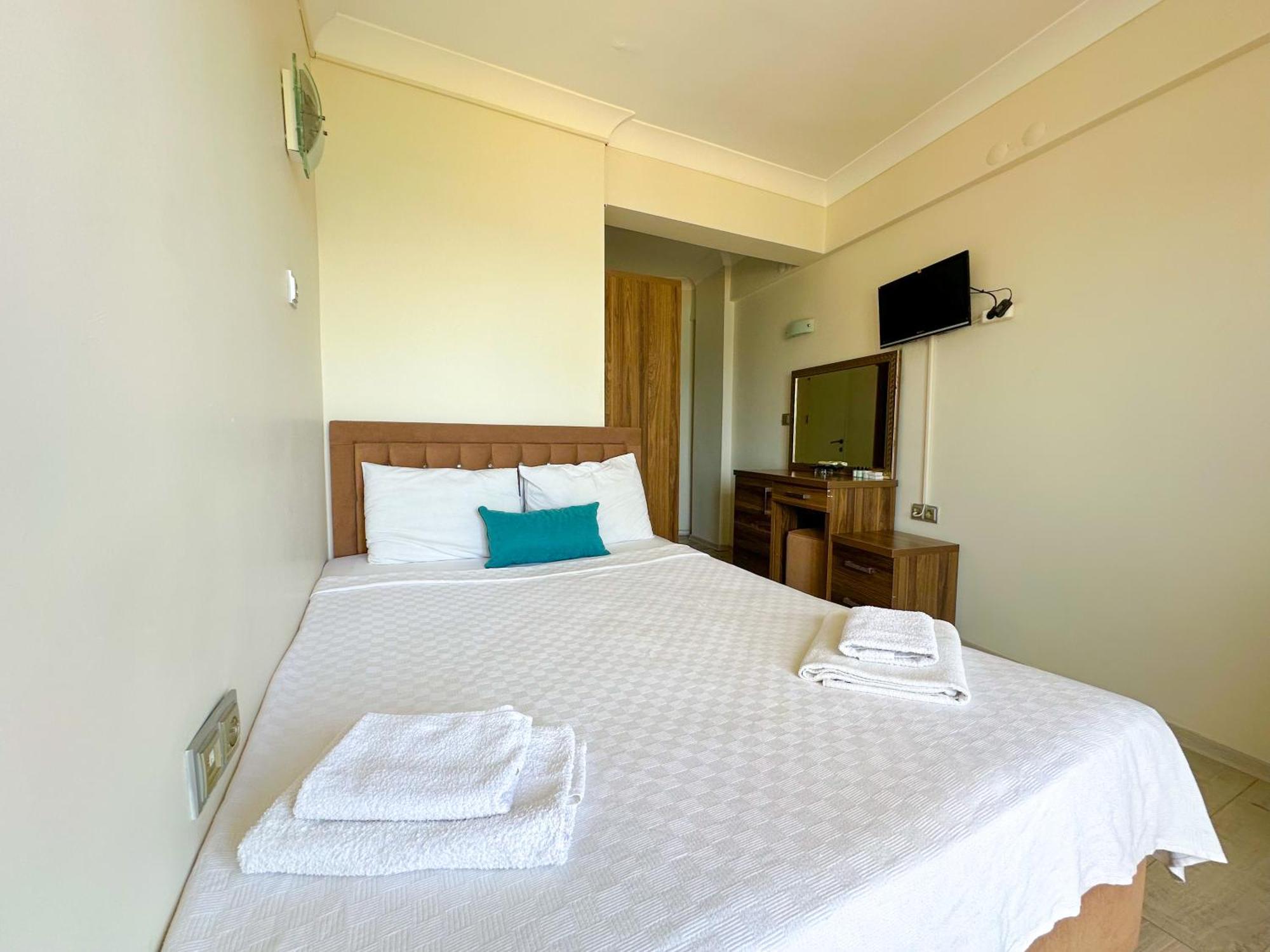 Reis Beach Hotel Мармарис Екстериор снимка
