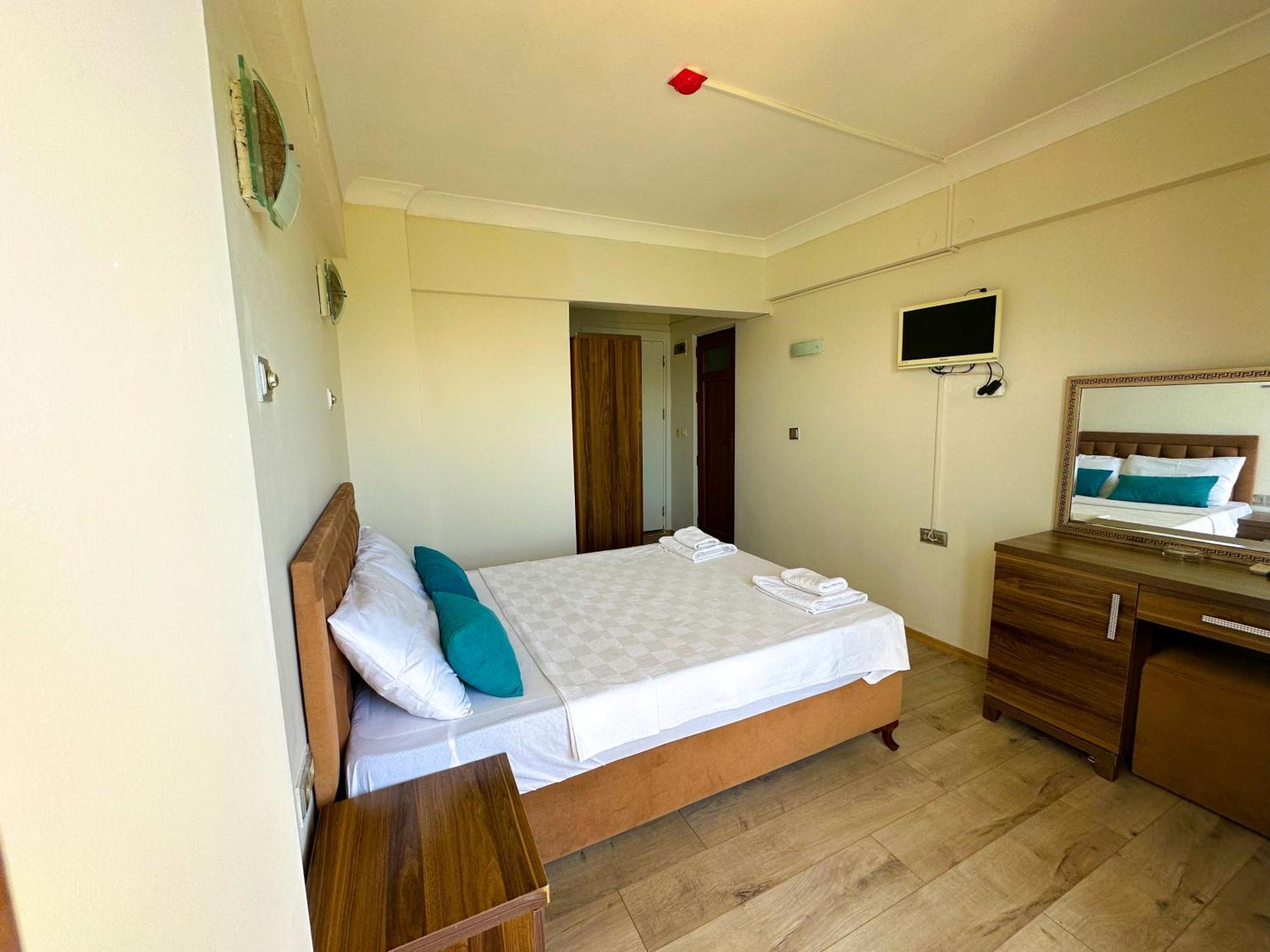 Reis Beach Hotel Мармарис Екстериор снимка